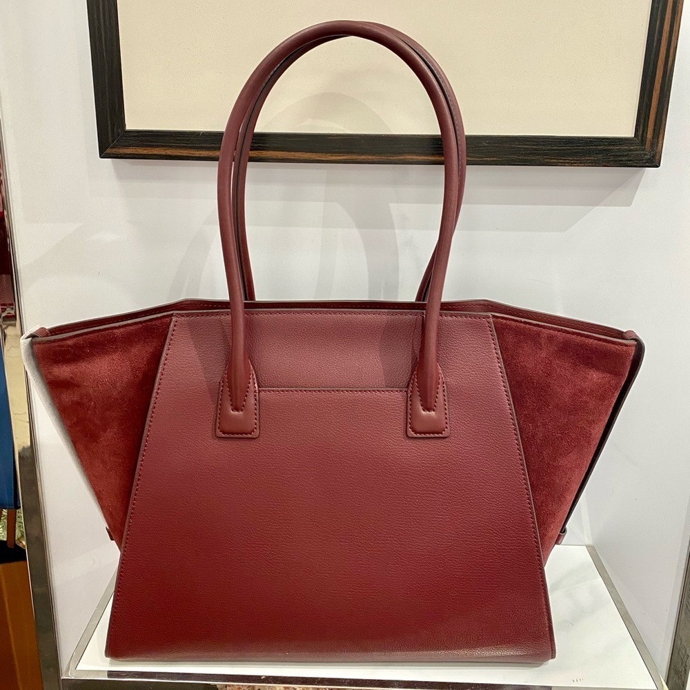 Michael Kors Avril Extra-Large
Leather Top-Zip Tote Bag In Oxblood
NWT - Picture 8 of 14